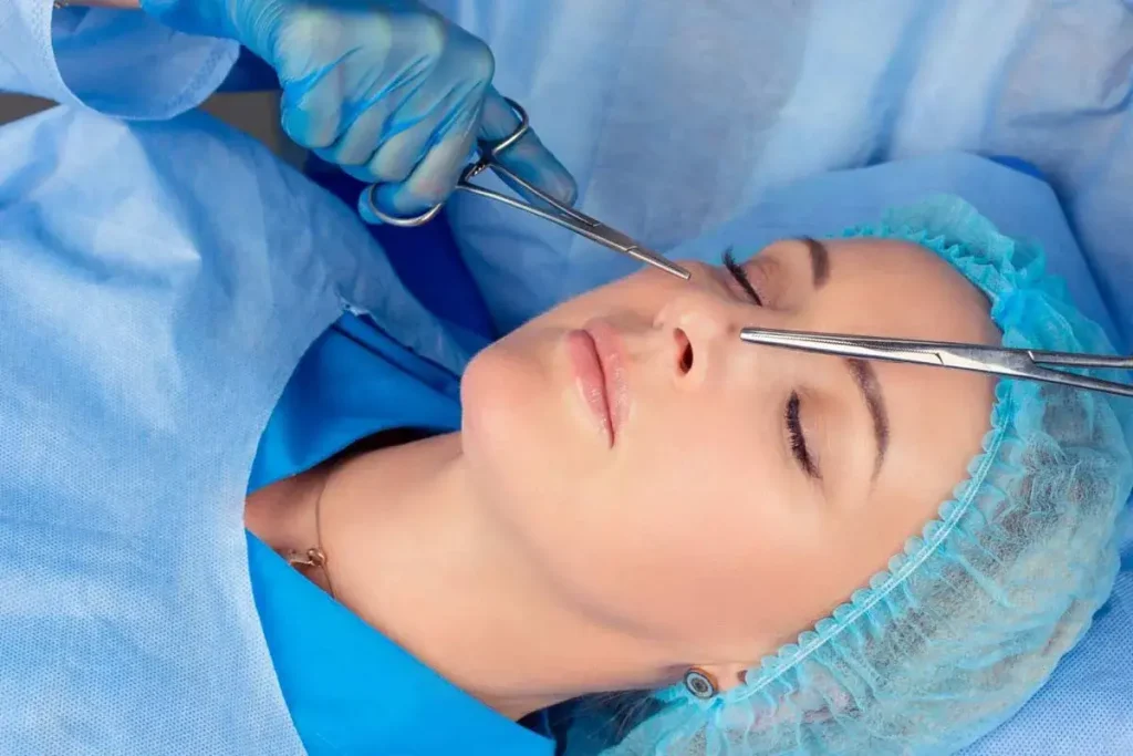 جراحی بینی در اتاق عمل جراحی بینی در اتاق عمل
